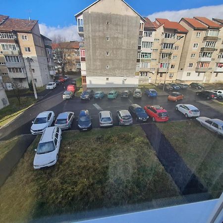 Near Center Apartment Petrosani Luaran gambar