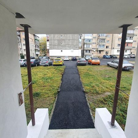 Near Center Apartment Petrosani Luaran gambar